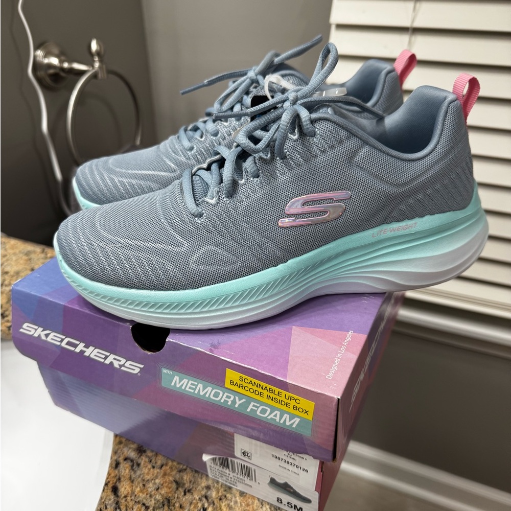 👟🆕Skechers Women's Lite Foam Sneakers, Size 8.5👟